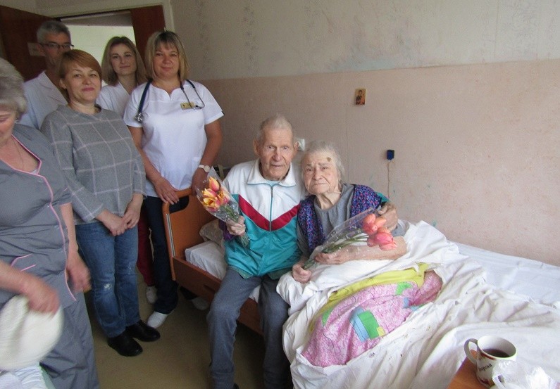 Вітаємо подружжя Високіних з День пам'яті і примирення